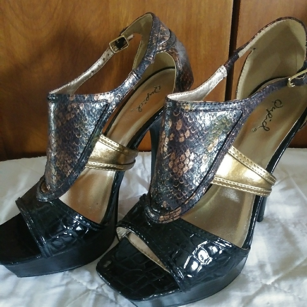 Qupid Sz 7 platform heels